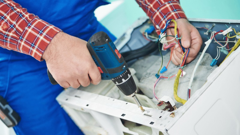Şişli ECA ECA çamaşır makinesi kart tamiri – Su almama arızası orijinal parça ile giderildi. - Teknik servis örneği